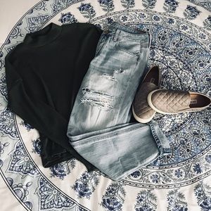 American Eagle Outfitters boyfriend ripped jeans